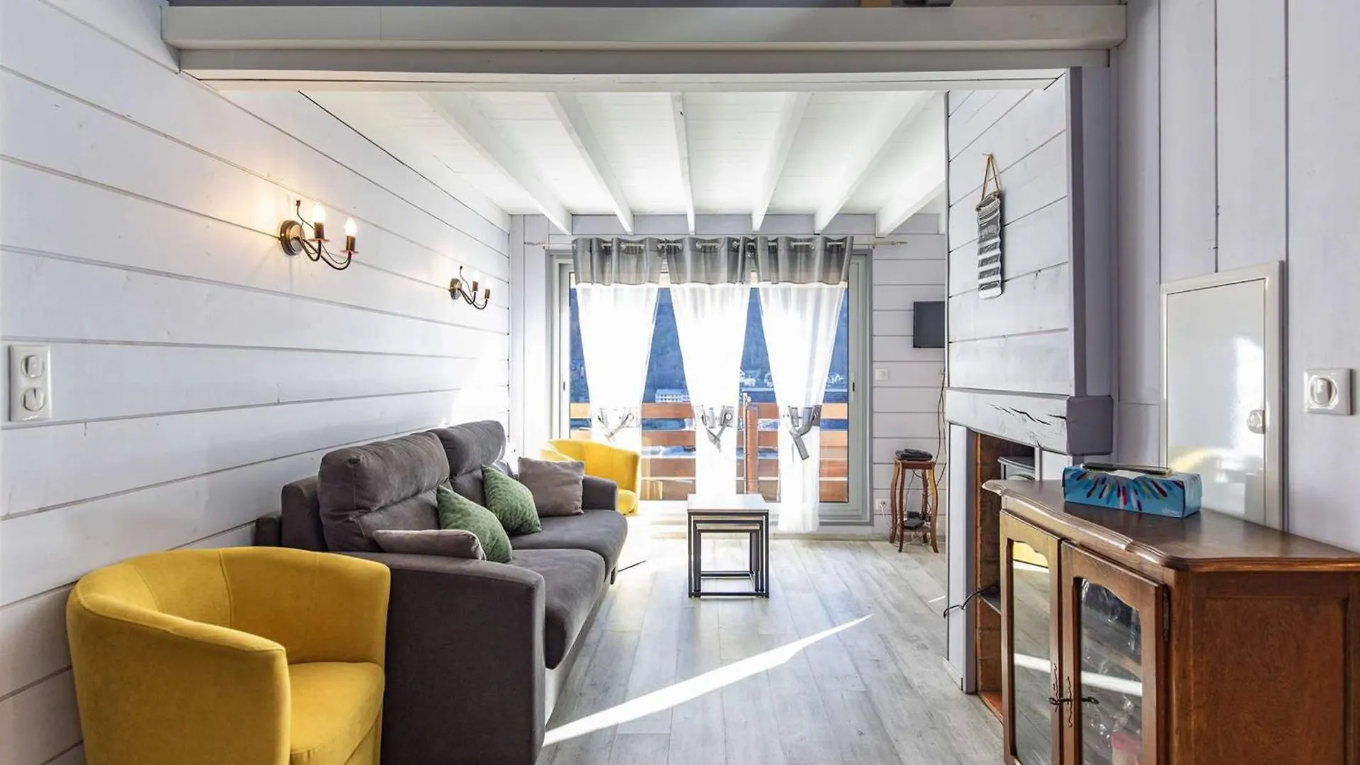 Appartement T3 Avec Petite Terrasse, 2 Chambres, Parking A Cauterets - Fr-1-401-313 Fransa