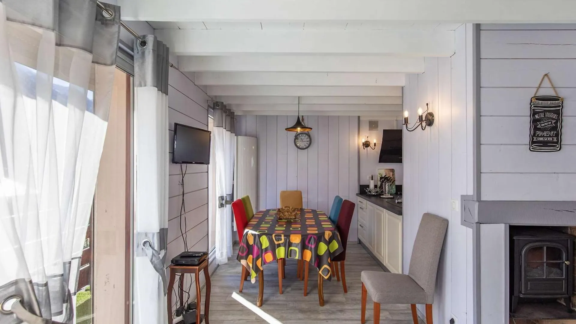 Appartement T3 Avec Petite Terrasse, 2 Chambres, Parking A Cauterets - Fr-1-401-313 0*,  Fransa