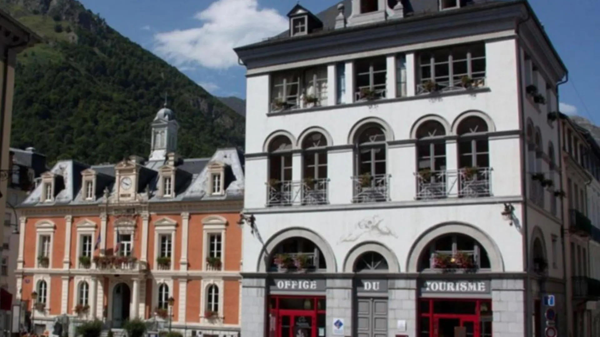 Appartement T3 Avec Petite Terrasse, 2 Chambres, Parking A Cauterets - Fr-1-401-313 Daire