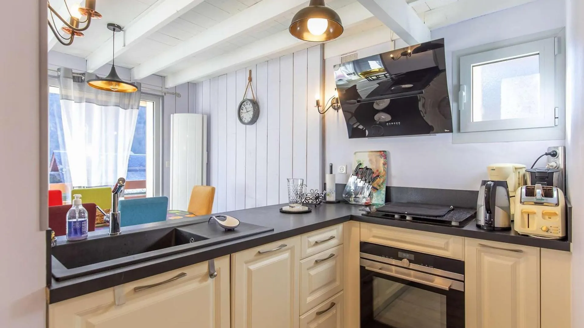 Appartement T3 Avec Petite Terrasse, 2 Chambres, Parking A Cauterets - Fr-1-401-313 Daire